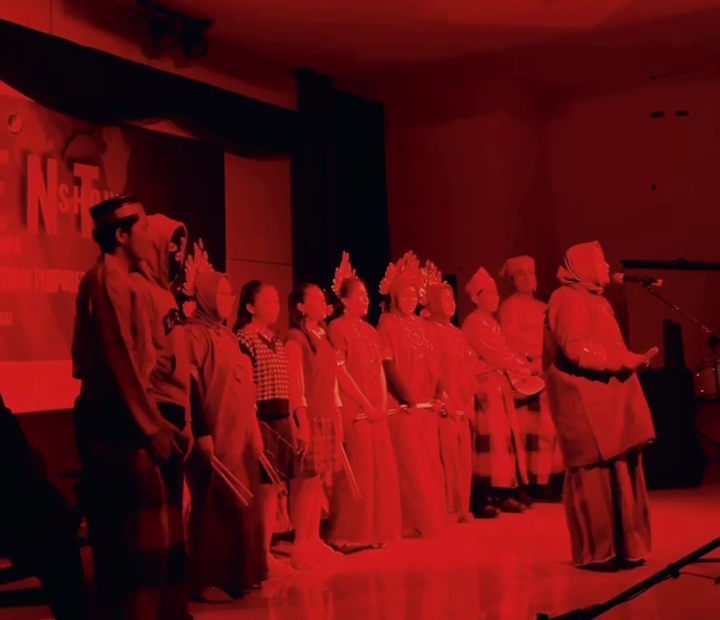 Puisi: Mengalun syahdu dan menyentuh perasaan yang mengangkat Nilai Budaya oleh Nur Amalia Anggraeni