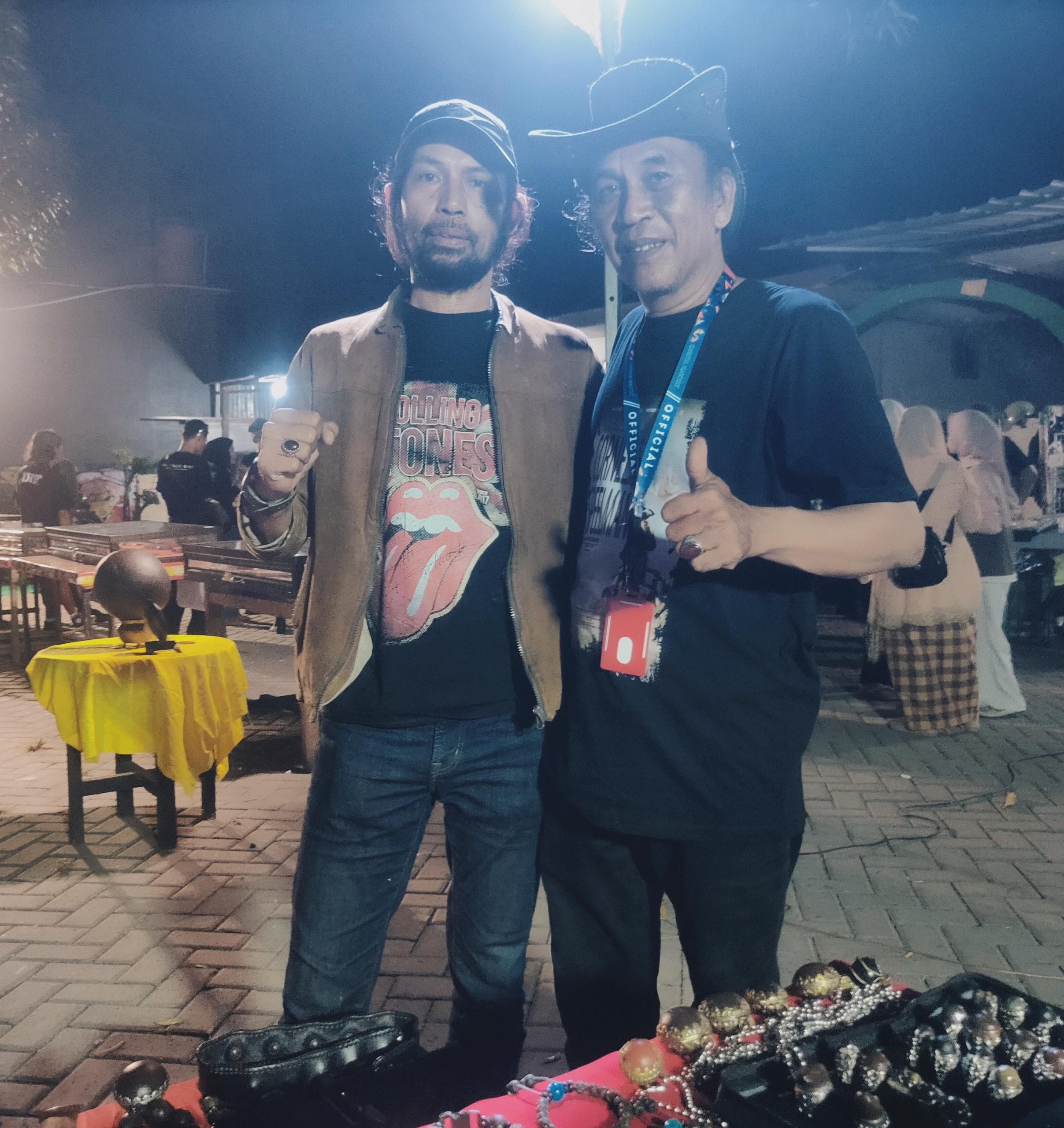 Tony Semesta Mantan Ketum Laskar 99 Bawakaraeng Bersama Ketua panitia kegiatan festival teater dan cerita rakyat " dewan kesenian Sulawesi selatan ',Jamal April.kalam
