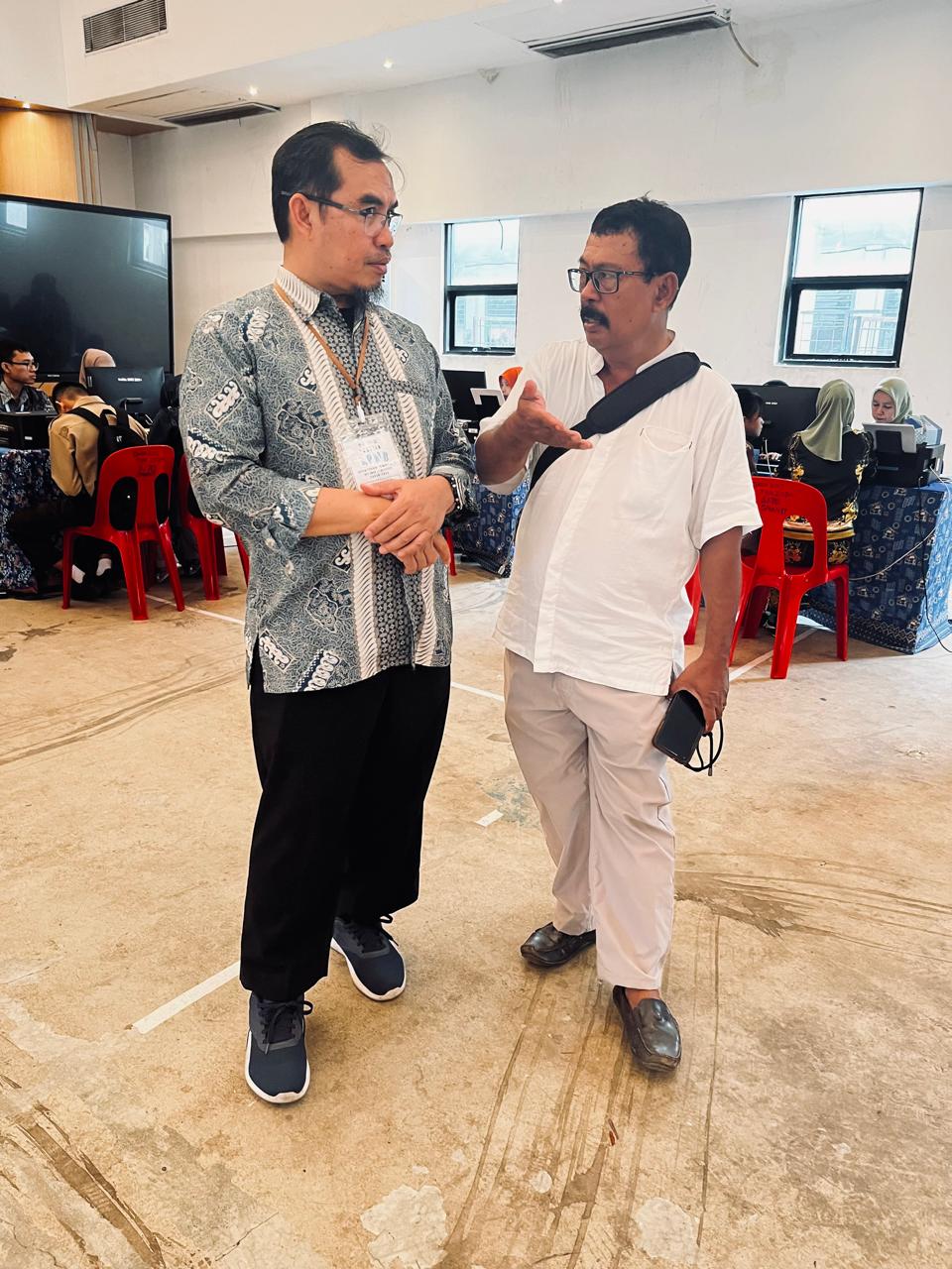 Pimpin Redaksi KLTV INDONESIA FRANS KATO Wawancara dengan Pelaksana Tugas SMK Negri 17 Makassar